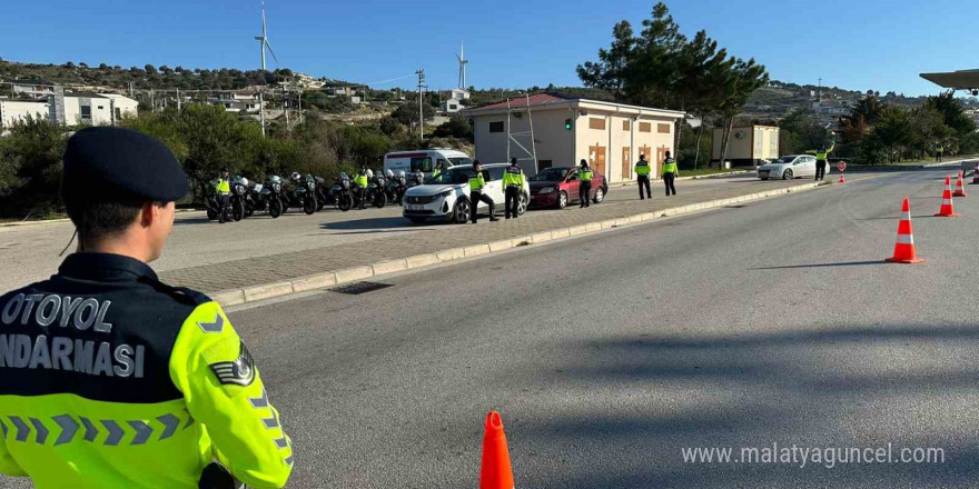 Çeşme’de 39 düzensiz göçmen yakalandı, 2 organizatör tutuklandı