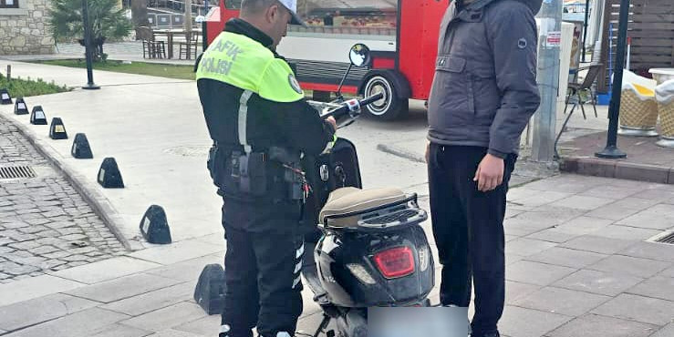 Çeşme’de motosiklet denetimlerinde ceza yağdı