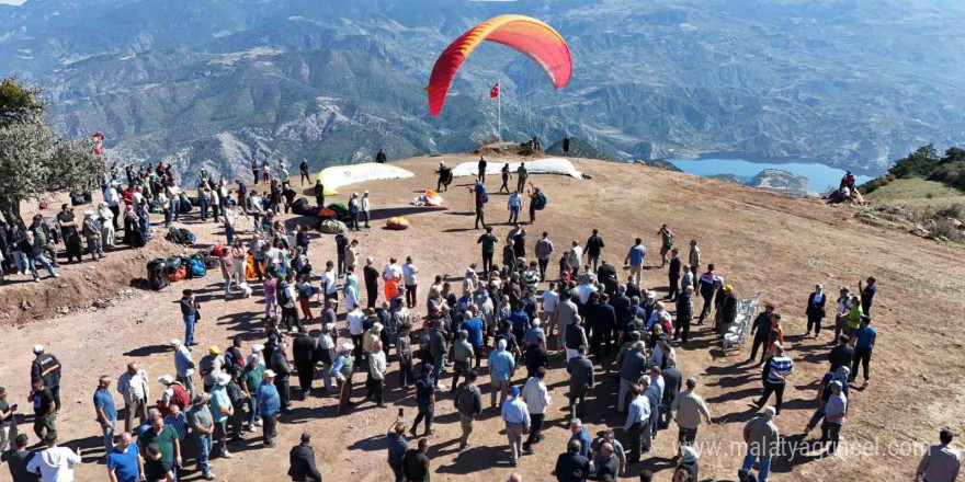 Ceviz diyarında yamaç paraşütü resitali