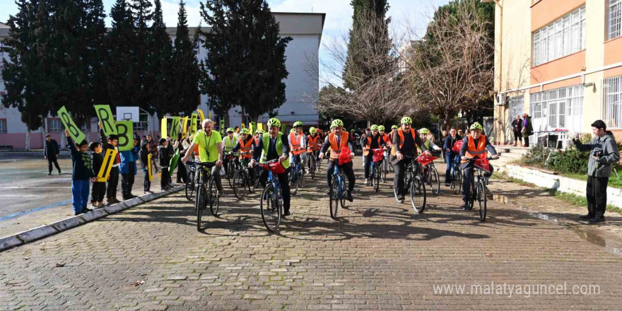 Çevre bilinci ve sağlıklı yaşam için pedal çevirdiler