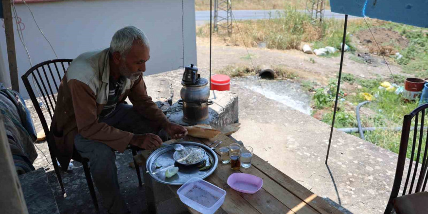 Çeyrek asırdır tarla suluyor