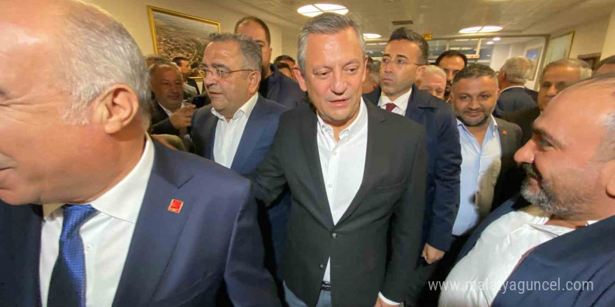 CHP Genel Başkanı Özel, Diyarbakır’da Kürtçe şarkılar eşliğinde karşılandı