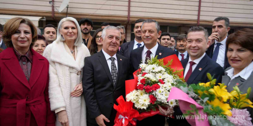 CHP Genel Başkanı Özgür Özel, Bilecik Mülakatı’nın yapıldığı tarihi binayı gezdi