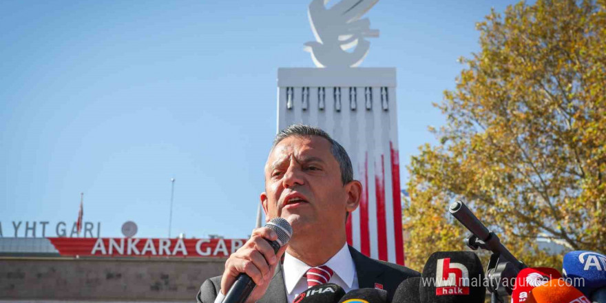 CHP lideri Özel, Ankara Garı’ndaki terör saldırısında ölenlerin anısına yapılan anıtın açılışına katıldı