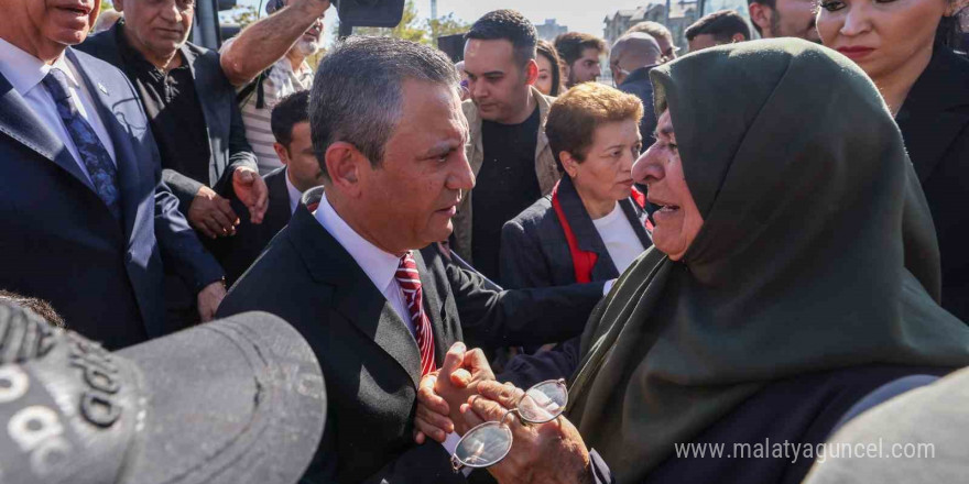 CHP lideri Özel, Ankara Garı’ndaki terör saldırısında ölenlerin anısına yapılan anıtın açılışına katıldı