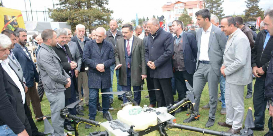 Çiftçiler Günü’nde düzenlenen tarım fuarına yoğun ilgi