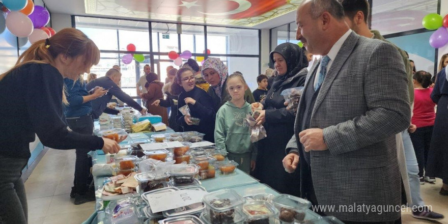 Çinikent Özel Eğitim Ortaokulunda hayır çarşısı