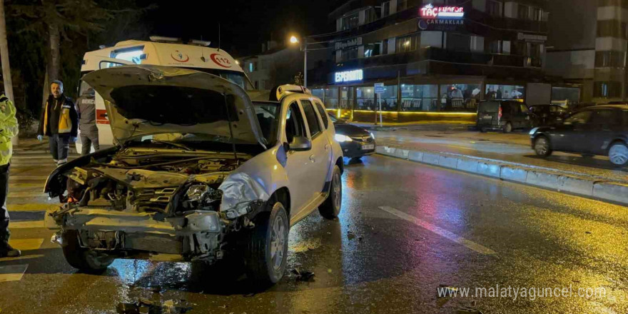 Cipin çarptığı minibüs karşı şeride savruldu: 1 yaralı