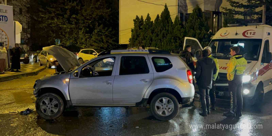 Cipin çarptığı minibüs karşı şeride savruldu: 1 yaralı