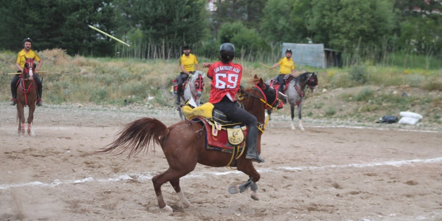 Cirit il ikincisi Can Bayburt Atlı Spor Kulübü yarı final için mücadele edecek