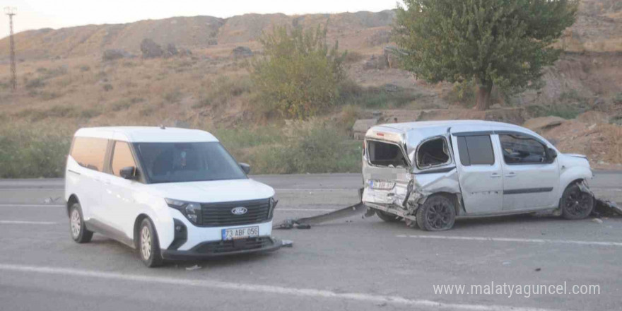 Cizre’de 4 aracın karıştığı zincirleme trafik kazasında 2 kişi yaralandı