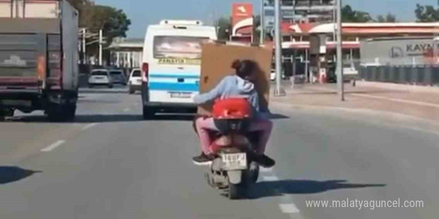 Çocuğunun canını hiçe saydı...Tehlikeli yolculuk kamerada