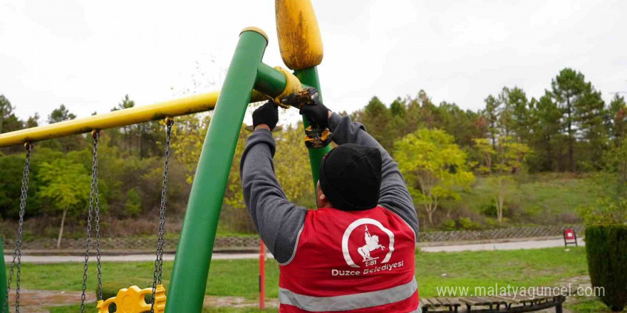 Çocuk parkları elden geçiriliyor