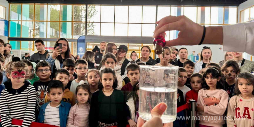 Çocuklar, Bilim Şenliği’nde unutulmayacak bir gün geçirdi