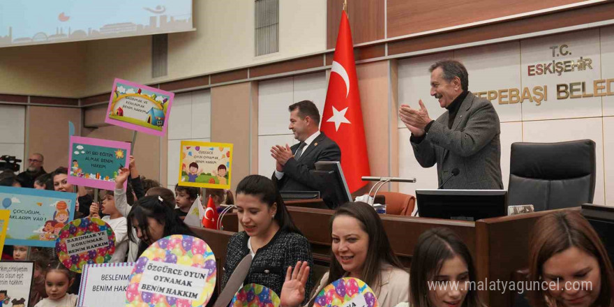 Çocuklar Meclis toplantısına renk kattı