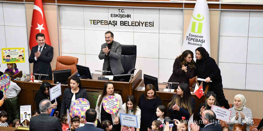 Çocuklar Meclis toplantısına renk kattı