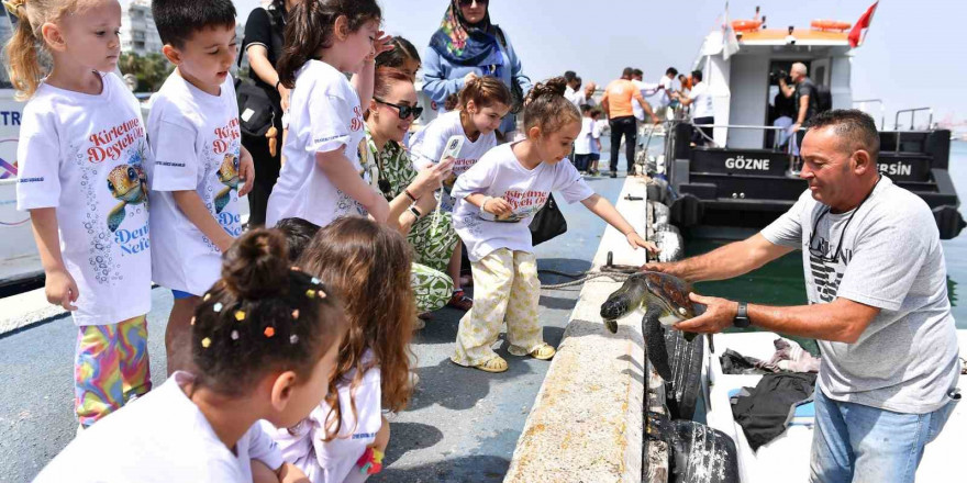 Çocuklara uygulamalı deniz temizliği eğitimi verildi