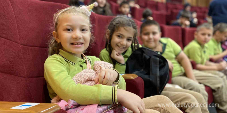 Çocukları hem güldüren hem de bilgilendiren eğlence