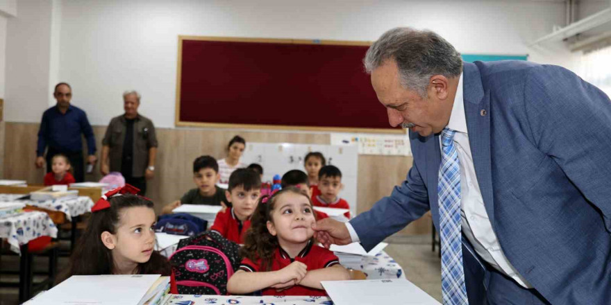 “Çocuklarımızı geleceğimizin güvencesi olarak görüyoruz”