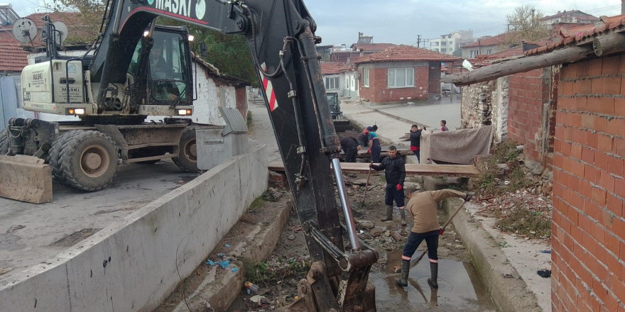 Çöplüğe dönen dere yatağını MASKİ temizledi