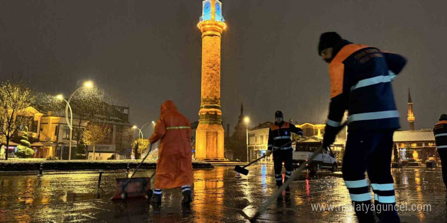 Çorum Belediyesi’nden kar mesaisi