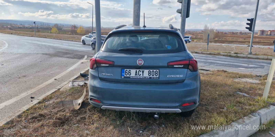 Çorum’da aşırı hız ve dikkatsizlik kazayı beraberinde getirdi: 4 yaralı