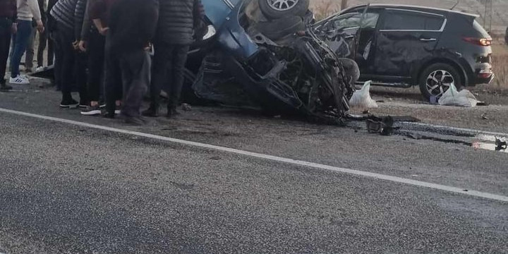 Çorum’da hafif ticari araç ile otomobil çarpıştı: 2 ölü, 2 yaralı