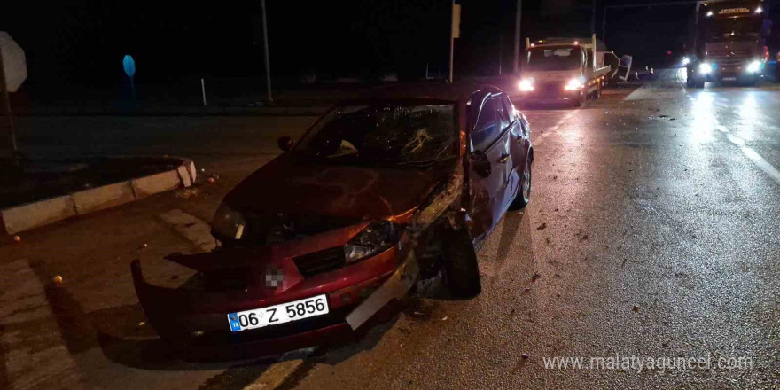 Çorum’da kamyonet ile otomobil çarpıştı: 6 yaralı