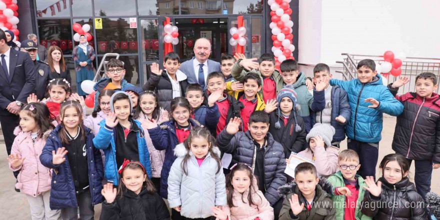 Çorum’da on binlerce öğrenci karne heyecanı yaşadı