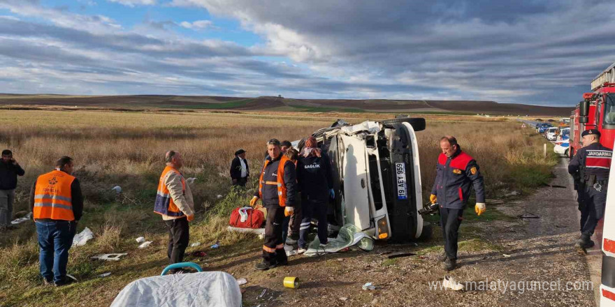 Çorum’da tır ile işçi servisi çarpıştı: 1 ölü, 14 yaralı