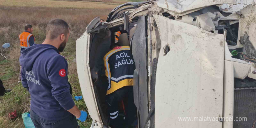 Çorum’da tır ile işçi servisi çarpıştı: 1 ölü, 14 yaralı