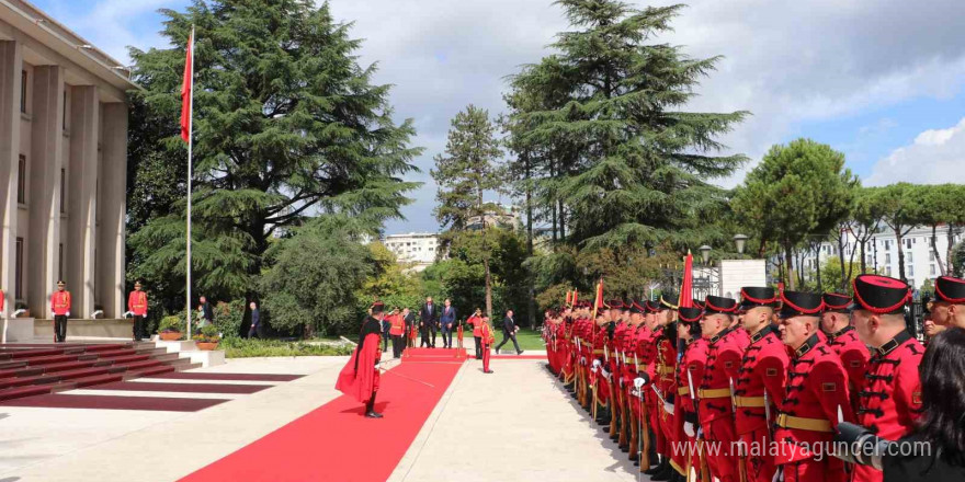 Cumhurbaşkanı Erdoğan, Arnavutluk’ta resmi törenle karşılandı