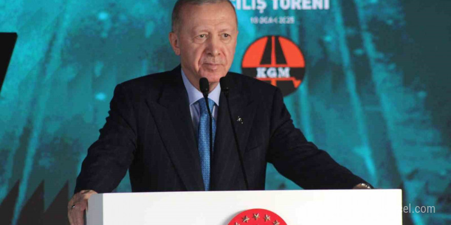 Cumhurbaşkanı Erdoğan: “Biz 22 yıldır Türkiye’yi büyütmek ve kalkındırmak için çalışıyoruz”