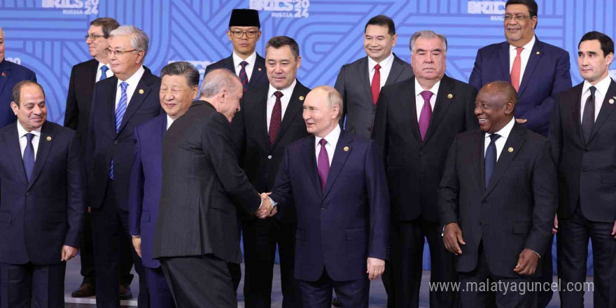 Cumhurbaşkanı Erdoğan, BRICS Liderler Zirvesi’nde aile fotoğrafı çekimine katıldı