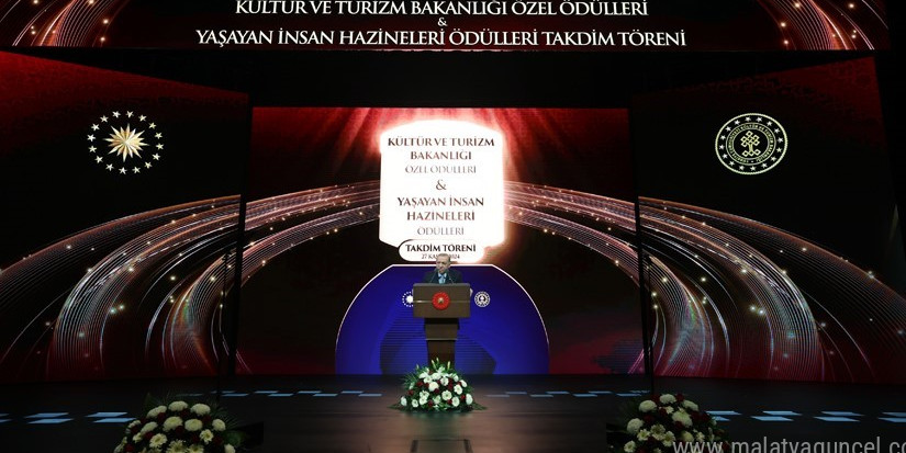 Cumhurbaşkanı Erdoğan Erzurumlu Bünyamin Korucu Usta’ya “Yaşayan İnsan Hazinesi” ödülü verdi