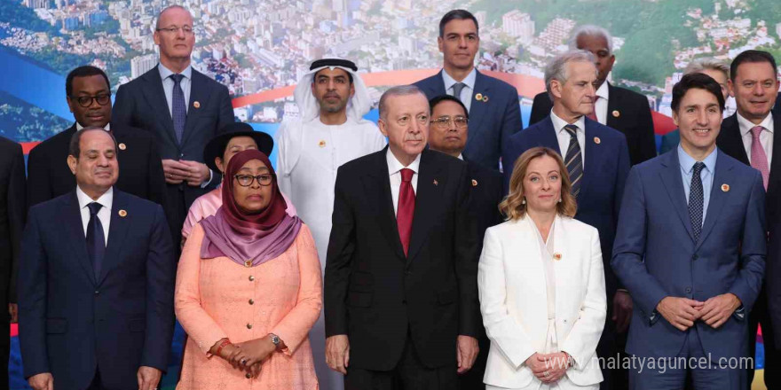 Cumhurbaşkanı Erdoğan, G20 Liderler Zirvesi’nin ardından aile fotoğrafına katıldı