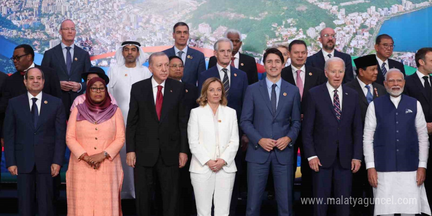 Cumhurbaşkanı Erdoğan, G20 Liderler Zirvesi’nin ardından aile fotoğrafına katıldı