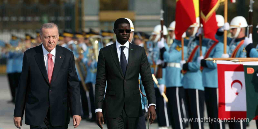 Cumhurbaşkanı Erdoğan, Senegal Cumhurbaşkanı Faye’yi resmi törenle karşıladı