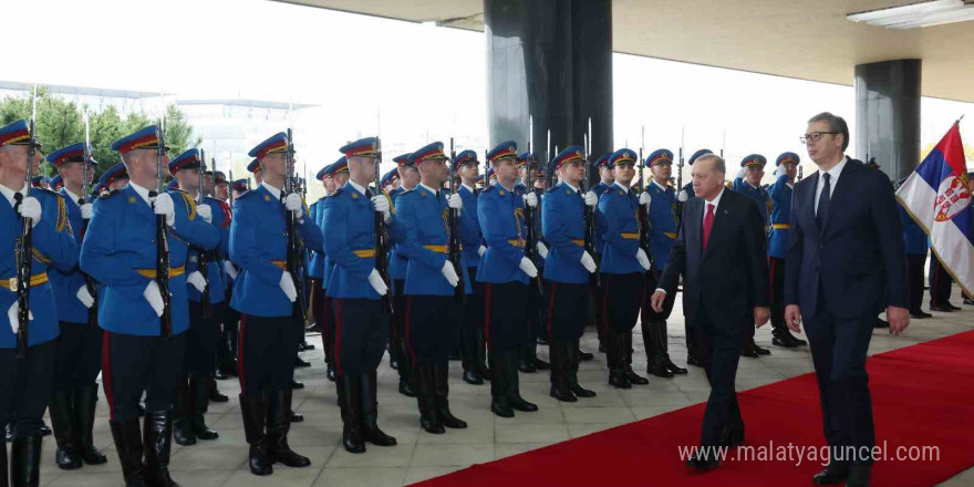 Cumhurbaşkanı Erdoğan, Sırbistan’da resmi törenle karşılandı