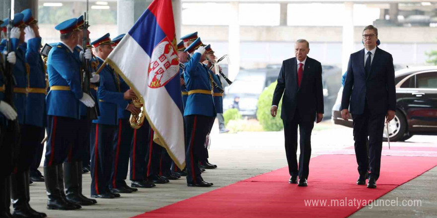 Cumhurbaşkanı Erdoğan, Sırbistan’da resmi törenle karşılandı