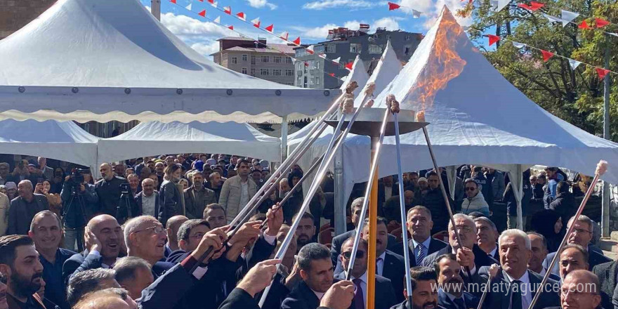 Cumhurbaşkanı Yardımcısı Cevdet Yılmaz Karlıova’da doğal gaz meşale yakma törenine katıldı