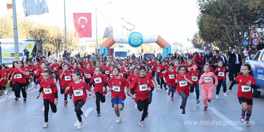 Cumhuriyet coşkusu, koşu ile başladı