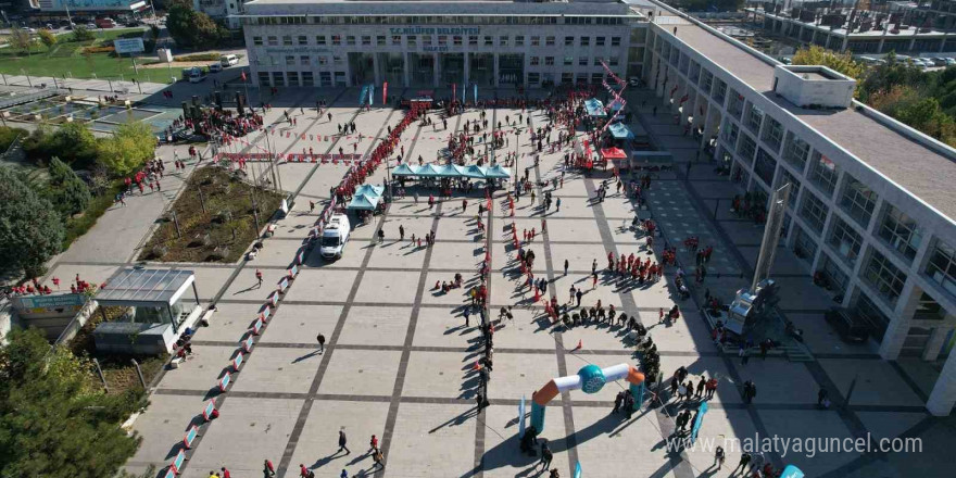 Cumhuriyet coşkusu, koşu ile başladı