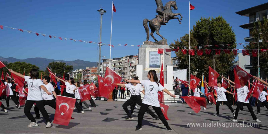 Cumhuriyetin 101. Yılı Edremit’te coşkuyla kutlandı