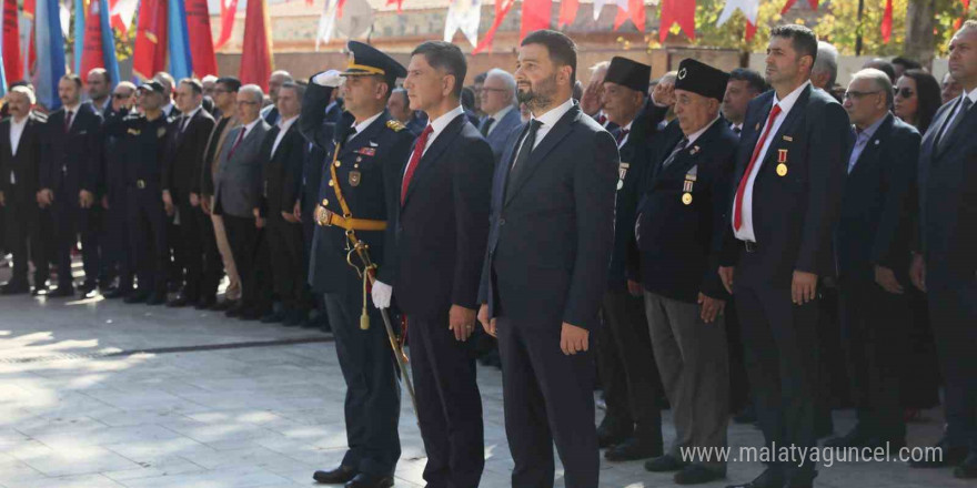 Cumhuriyet’in 101. yılı Kağıthane’de coşkuyla kutlandı