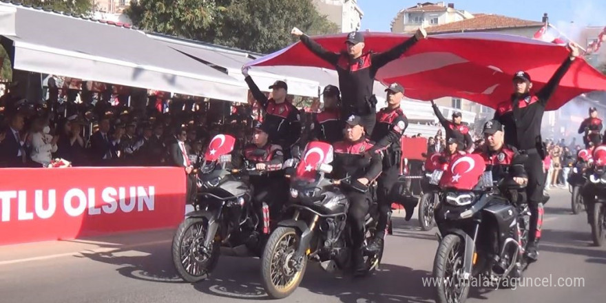 Cumhuriyet’in 101. yılı kutlamalarında Jandarma ve polis gösterileri nefes kesti