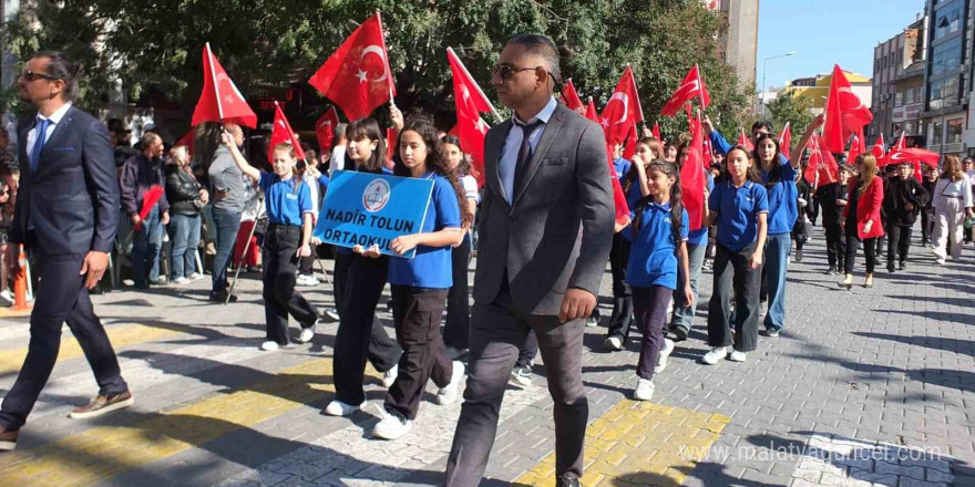 Cumhuriyetin 101.yılı Burhaniye’ de törenlerle kutlandı