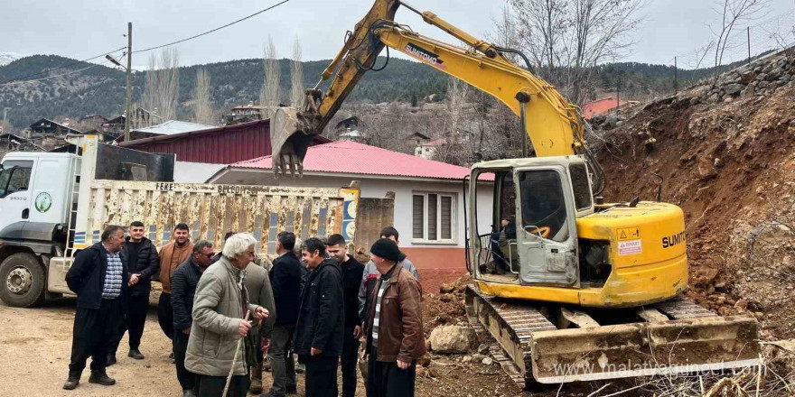 Dağ köyünde tarihinde ilk kez yol çalışması yapıldı