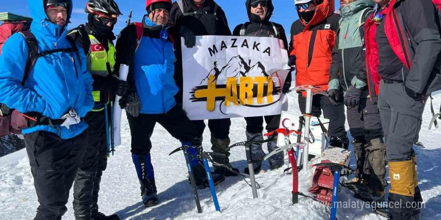 Dağcılar hayatını kaybeden Fehmi Efe için tırmandı