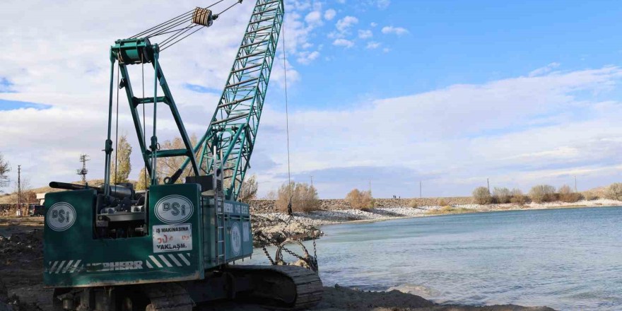 Damsa Barajı’nda 50 yıl sonra temizlik çalışmaları başladı